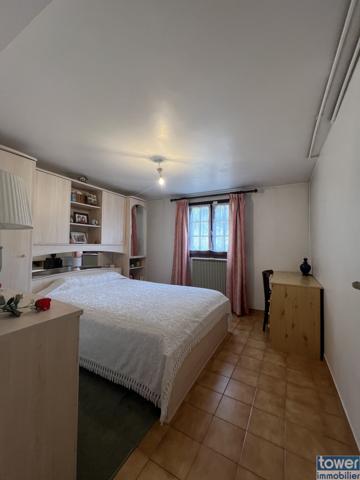 Maison
                                                                                                                                                                                                                                                                                                                        7 pièce(s)                                                                                                                                                                                                          5 chambre(s)                                                                                                                                                                                                          163  m²