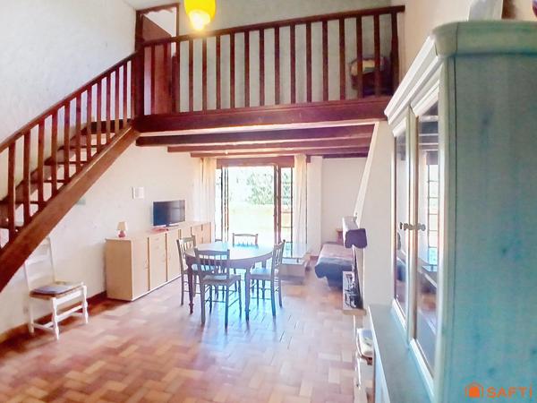 Esparron maison avec vue sur le château