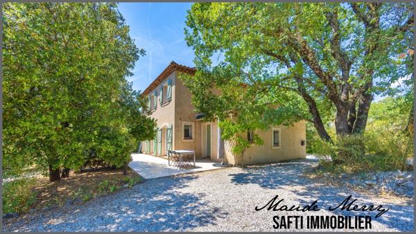 Coup de coeur - bastide au style provençale de 115 m2 - 3 chambres - un bureau et une pièce indépendante (dressing,bureau,...) - 2 pièces d'eau - 2 wc - 1650 m2 de terrain plat arboré - piscinable - forage et eau de ville - assainissement individuel neuf