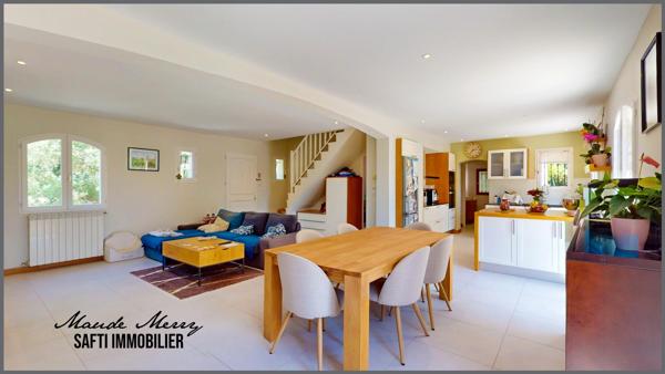 Coup de coeur - bastide au style provençale de 115 m2 - 3 chambres - un bureau et une pièce indépendante (dressing,bureau,...) - 2 pièces d'eau - 2 wc - 1650 m2 de terrain plat arboré - piscinable - forage et eau de ville - assainissement individuel neuf