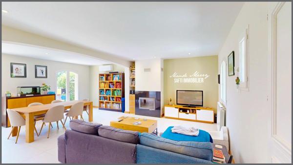 Coup de coeur - bastide au style provençale de 115 m2 - 3 chambres - un bureau et une pièce indépendante (dressing,bureau,...) - 2 pièces d'eau - 2 wc - 1650 m2 de terrain plat arboré - piscinable - forage et eau de ville - assainissement individuel neuf