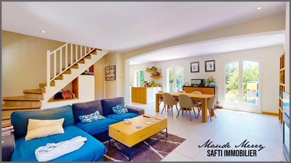 Coup de coeur - bastide au style provençale de 115 m2 - 3 chambres - un bureau et une pièce indépendante (dressing,bureau,...) - 2 pièces d'eau - 2 wc - 1650 m2 de terrain plat arboré - piscinable - forage et eau de ville - assainissement individuel neuf