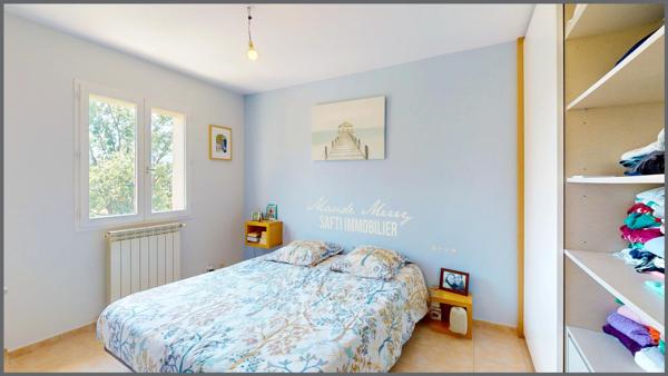 Coup de coeur - bastide au style provençale de 115 m2 - 3 chambres - un bureau et une pièce indépendante (dressing,bureau,...) - 2 pièces d'eau - 2 wc - 1650 m2 de terrain plat arboré - piscinable - forage et eau de ville - assainissement individuel neuf