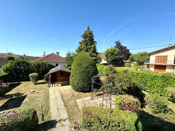 Villa sur sous-sol 3 chambres, volumes conséquents dans un lotissement calme à 20mn de Lons le Saunier