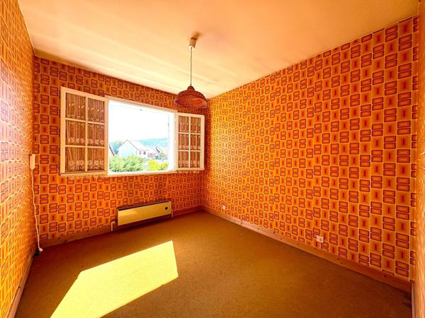 Villa sur sous-sol 3 chambres, volumes conséquents dans un lotissement calme à 20mn de Lons le Saunier