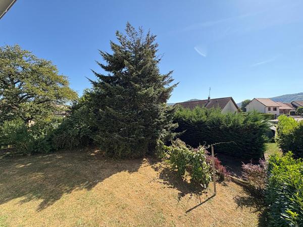 Villa sur sous-sol 3 chambres, volumes conséquents dans un lotissement calme à 20mn de Lons le Saunier