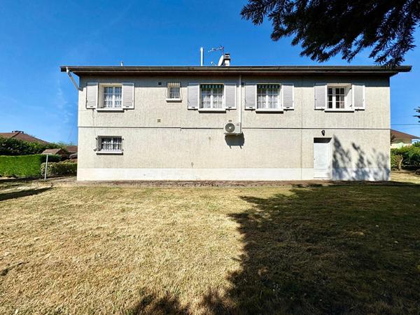 Villa sur sous-sol 3 chambres, volumes conséquents dans un lotissement calme à 20mn de Lons le Saunier
