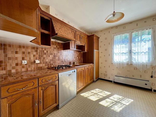 Villa sur sous-sol 3 chambres, volumes conséquents dans un lotissement calme à 20mn de Lons le Saunier