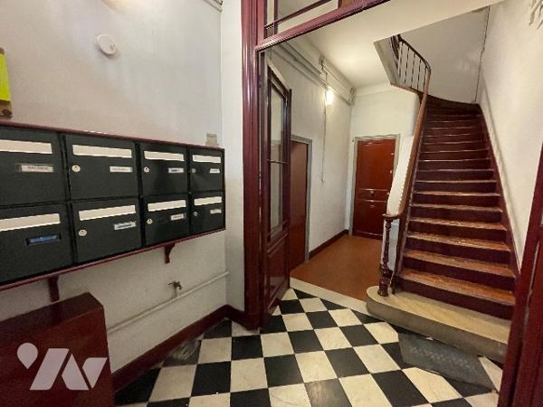 Immeuble de rapport rue BROCHIER 13005, R+4,  8 appartements, surface 350 m² environ.