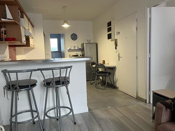 Proche toutes commodités et gare à pied.