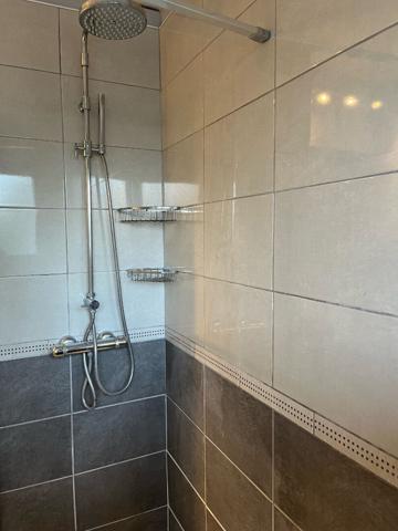 Proche toutes commodités et gare à pied.