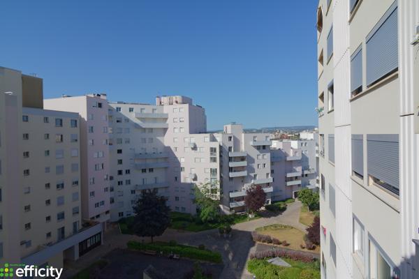 Appartement
         4 pièces
        - 97 m² 169 000 € *
