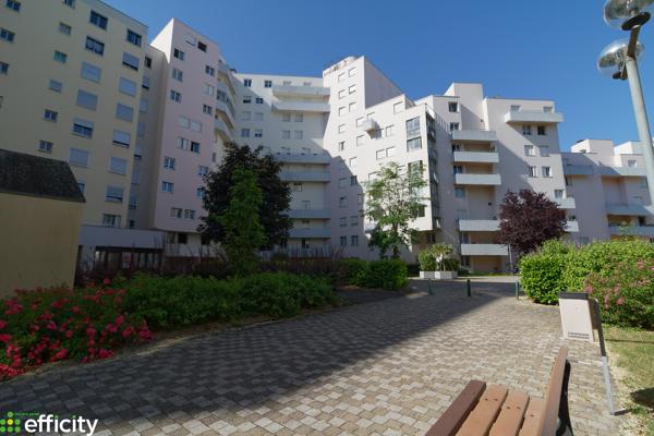 Appartement
         4 pièces
        - 97 m² 169 000 € *