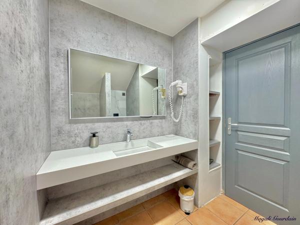 A VENDRE - CHARMANT STUDIO RENOVE AU COEUR D'UN CADRE TROPICAL RECHERCHE - SAINTE ANNE