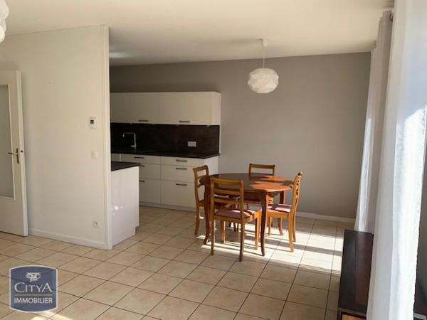 Appartement à louer 2 pièces 57.51m²