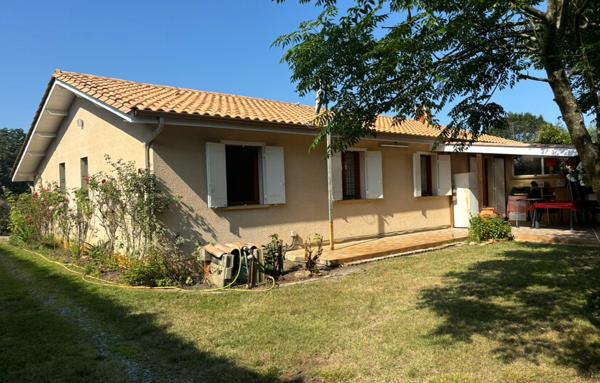 Maison familiale de 104 m2 avec grand jardin de 1100 m2 au centre de Mios