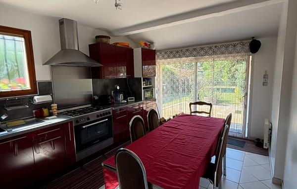 Maison familiale de 104 m2 avec grand jardin de 1100 m2 au centre de Mios