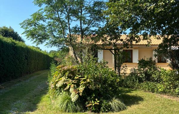 Maison familiale de 104 m2 avec grand jardin de 1100 m2 au centre de Mios