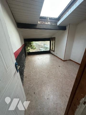 A RIVE-DE-GIER (Loire), 1 route de Farnay, maison d'habitation.