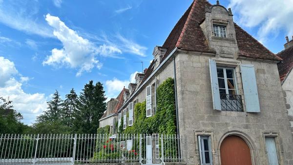 Grande maison historique avec un grand potentiel de chambres d'hôtes