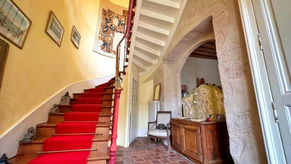 Grande maison historique avec un grand potentiel de chambres d'hôtes