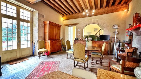 Grande maison historique avec un grand potentiel de chambres d'hôtes