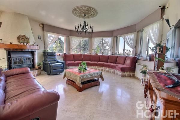 Propriété de 187 m² - 5 chambres - 7 500 m² de terrain.