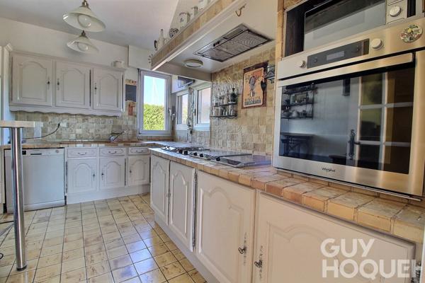 Propriété de 187 m² - 5 chambres - 7 500 m² de terrain.