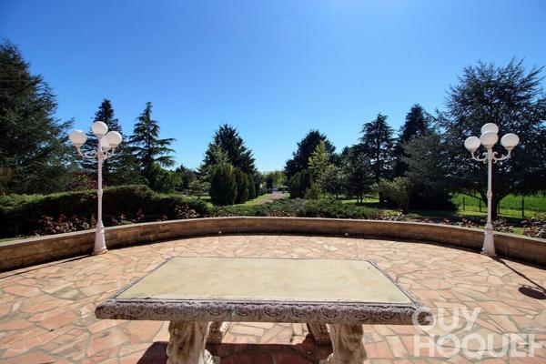 Propriété de 187 m² - 5 chambres - 7 500 m² de terrain.