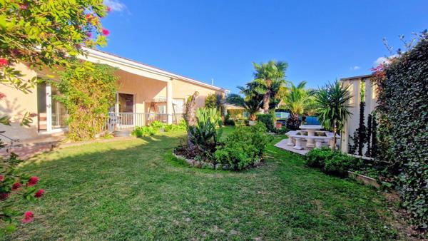 Maison de plain-pied de 2011 avec dépendance, piscine (2021), double garage – Terrain 1 240 m² – Quartier résidentiel très calme à Faugerolles