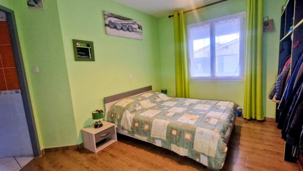 Maison de plain-pied de 2011 avec dépendance, piscine (2021), double garage – Terrain 1 240 m² – Quartier résidentiel très calme à Faugerolles