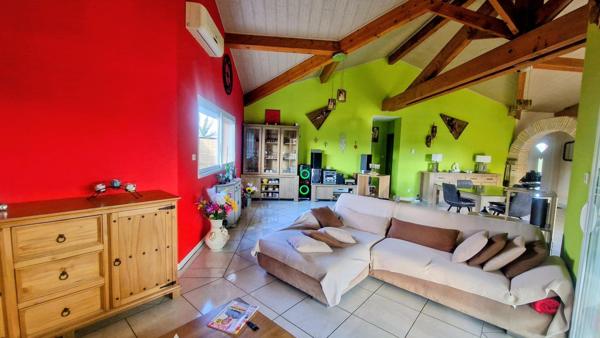 Maison de plain-pied de 2011 avec dépendance, piscine (2021), double garage – Terrain 1 240 m² – Quartier résidentiel très calme à Faugerolles