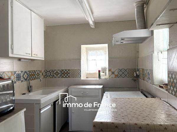 Ensemble immobilier - Maison d'habitation et dépendance à rénover - La Rouquette