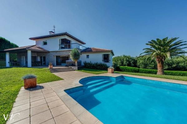 Maison 2 390 000 € Urrugne 7 p 235 m² DPE C