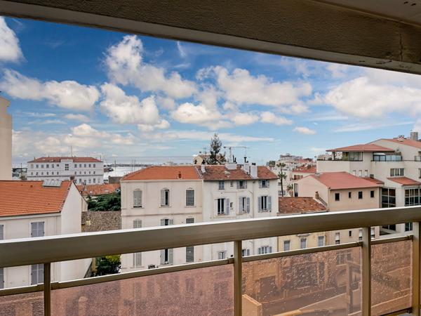 APPARTEMENT 3 PIECES CENTRE CANNES AVEC VUE MER