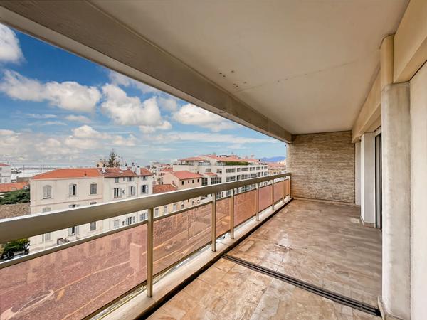 APPARTEMENT 3 PIECES CENTRE CANNES AVEC VUE MER