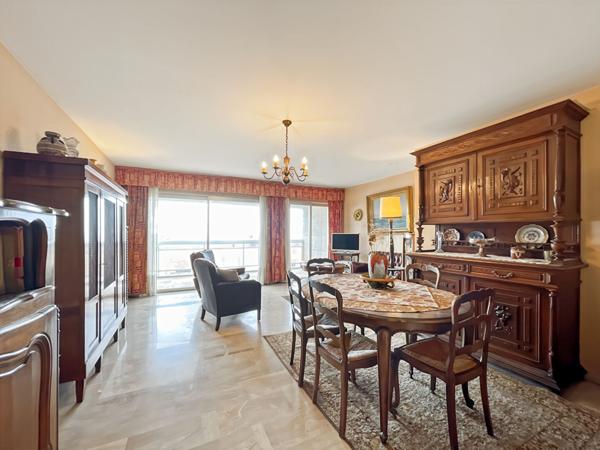 APPARTEMENT 3 PIECES CENTRE CANNES AVEC VUE MER