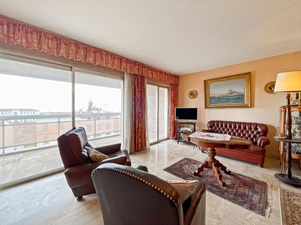 APPARTEMENT 3 PIECES CENTRE CANNES AVEC VUE MER