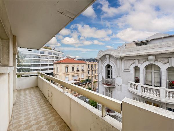 APPARTEMENT 3 PIECES CENTRE CANNES AVEC VUE MER