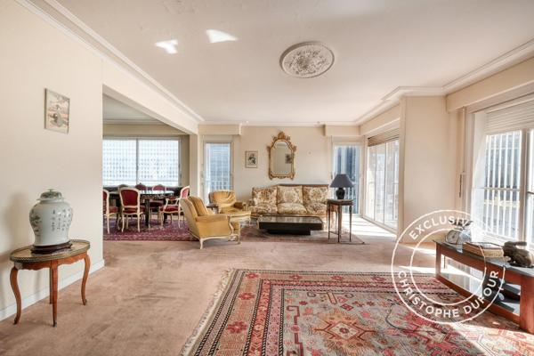 PUTEAUX - Appartement familial de 121 m² au dernier étage avec balcon, box et cave