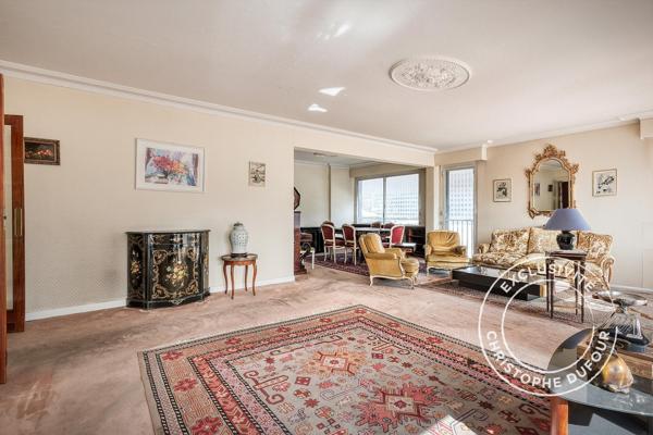 PUTEAUX - Appartement familial de 121 m² au dernier étage avec balcon, box et cave