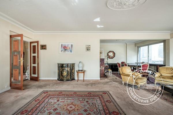 PUTEAUX - Appartement familial de 121 m² au dernier étage avec balcon, box et cave