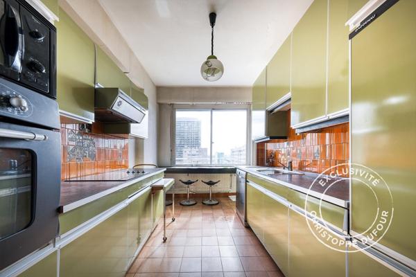 PUTEAUX - Appartement familial de 121 m² au dernier étage avec balcon, box et cave