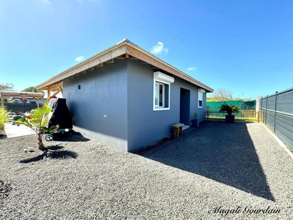 ENSEMBLE DE DEUX VILLAS RECENTES - SAINT FRANCOIS