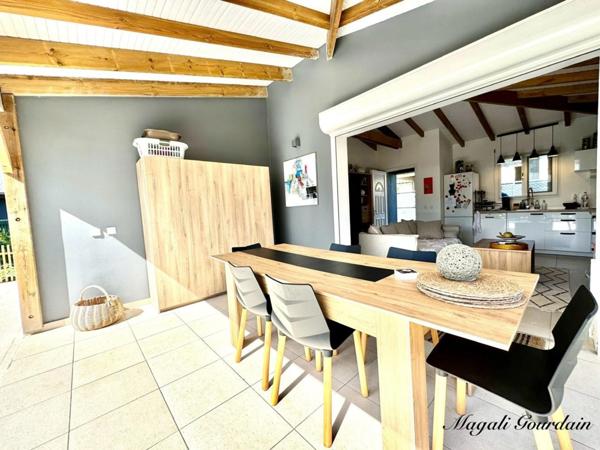 ENSEMBLE DE DEUX VILLAS RECENTES - SAINT FRANCOIS