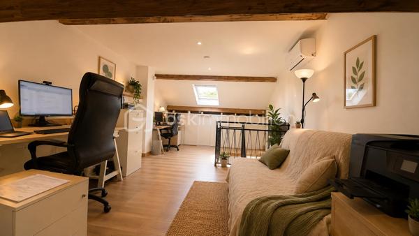 Vous recherchez une maison de plain-pied avec jardin, dépendance et potentiel d'aménagement ? Cette maison pourrait bien être votre prochaine adresse.

Située dans le recherché quartier de la Prairie, cette maison de plain-pied d'environ 103 m² vous séduira par ses volumes, son potentiel et son agréable terrain d'environ 565 m².

Elle se compose d'une entrée, d'un vaste salon lumineux, d'une cuisine indépendante, de trois chambres, d'une salle de bain ainsi que de nombreux espaces de rangement.

Les combles aménagés offrent un espace bureau idéal pour le télétravail ou une activité indépendante.

À l'extérieur, vous profiterez d'un jardin à l'avant et à l'arrière de la maison, véritable atout pour les familles en quête d'espace et de tranquillité.

Une dépendance ainsi qu'un garage d'environ 15 m² viennent compléter ce bien.

Des travaux de rafraîchissement permettront de révéler tout le potentiel de cette maison et de l'adapter à vos envies.

Les + du bien :
Maison de plain-pied
Terrain d'environ 565 m²
Quartier pavillonnaire recherché
3 chambres
Bureau dans les combles
Dépendance
Garage
Double vitrage
DPE D
Fort potentiel d'évolution

Une opportunité rare sur le secteur à découvrir rapidement.