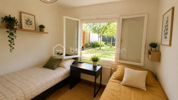 Vous recherchez une maison de plain-pied avec jardin, dépendance et potentiel d'aménagement ? Cette maison pourrait bien être votre prochaine adresse.

Située dans le recherché quartier de la Prairie, cette maison de plain-pied d'environ 103 m² vous séduira par ses volumes, son potentiel et son agréable terrain d'environ 565 m².

Elle se compose d'une entrée, d'un vaste salon lumineux, d'une cuisine indépendante, de trois chambres, d'une salle de bain ainsi que de nombreux espaces de rangement.

Les combles aménagés offrent un espace bureau idéal pour le télétravail ou une activité indépendante.

À l'extérieur, vous profiterez d'un jardin à l'avant et à l'arrière de la maison, véritable atout pour les familles en quête d'espace et de tranquillité.

Une dépendance ainsi qu'un garage d'environ 15 m² viennent compléter ce bien.

Des travaux de rafraîchissement permettront de révéler tout le potentiel de cette maison et de l'adapter à vos envies.

Les + du bien :
Maison de plain-pied
Terrain d'environ 565 m²
Quartier pavillonnaire recherché
3 chambres
Bureau dans les combles
Dépendance
Garage
Double vitrage
DPE D
Fort potentiel d'évolution

Une opportunité rare sur le secteur à découvrir rapidement.