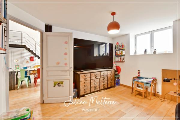 SAINT ETIENNE (42) - Exceptionnel LOFT en triplex de 265 m² avec 7 chambres, bureau, terrasse avec jardin et 2 garages