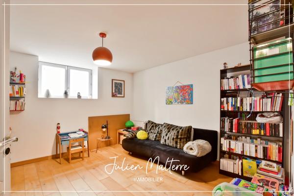 SAINT ETIENNE (42) - Exceptionnel LOFT en triplex de 265 m² avec 7 chambres, bureau, terrasse avec jardin et 2 garages