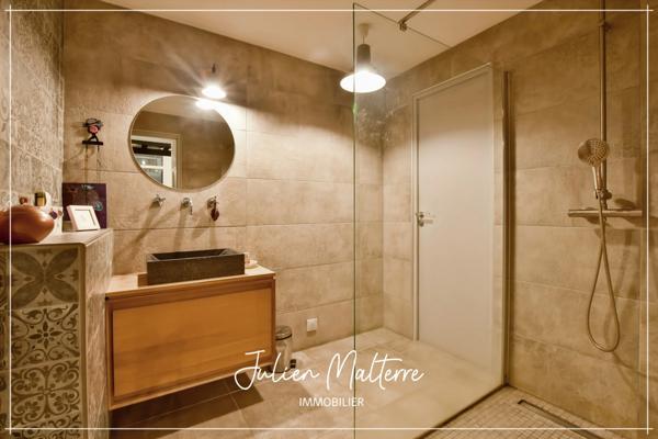 SAINT ETIENNE (42) - Exceptionnel LOFT en triplex de 265 m² avec 7 chambres, bureau, terrasse avec jardin et 2 garages